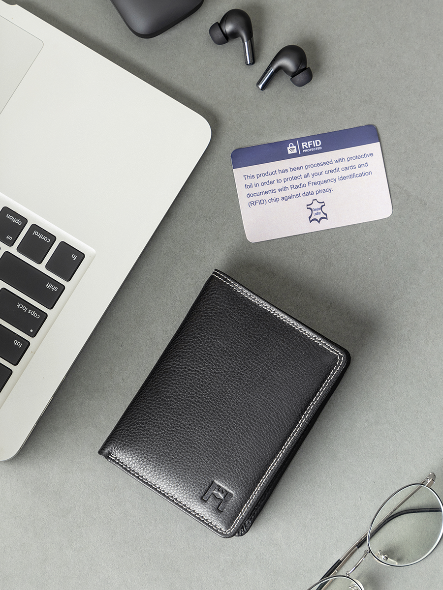 Mens Leather Wallet with RFID blocking - Black