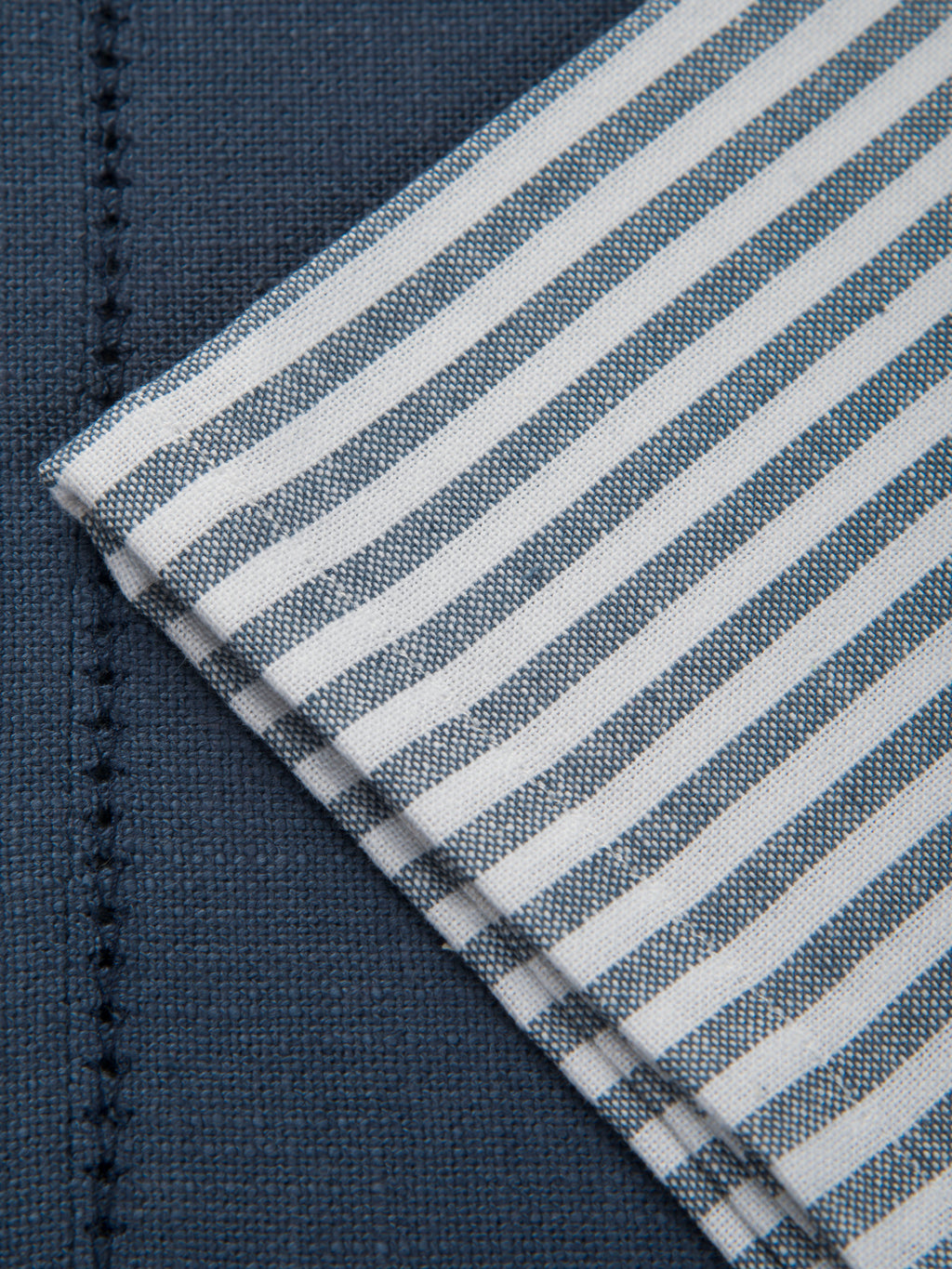 Navy Noveau Placemat And Napkin Set - 4pcs Each