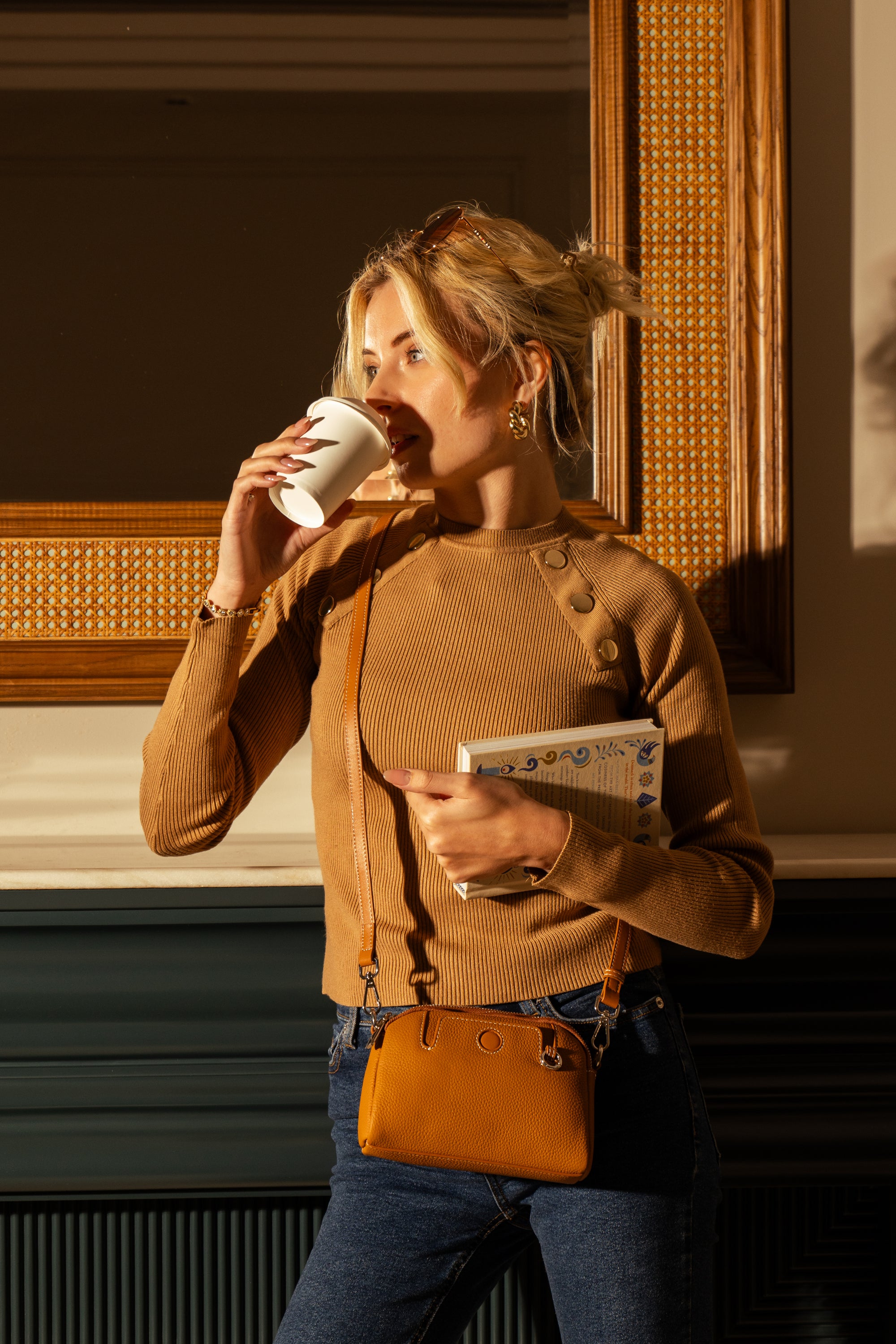 Pouche -Ladies Leather Crossbody bag, Caramel