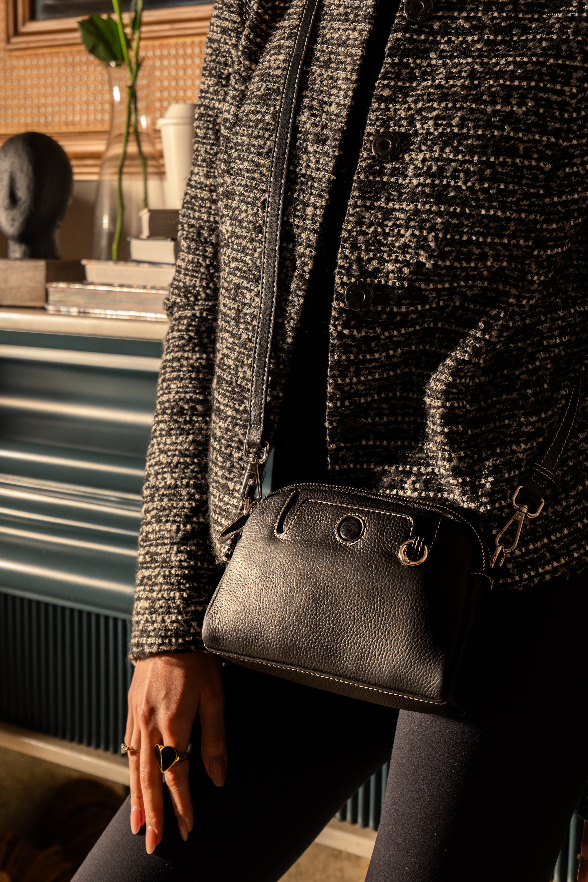 Pouche -Ladies Leather Crossbody bag, Black