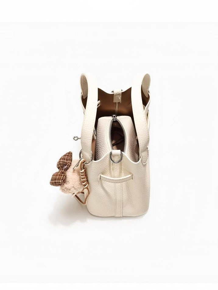 Noelle - Ladies Bucket Bag with Teddy Bear charm, faux leather | Ivory