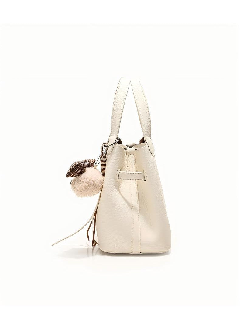 Noelle - Ladies Bucket Bag with Teddy Bear charm, faux leather | Ivory